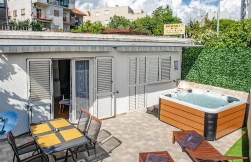 Apartment Pebbles - With Jacuzzi - Photo 2