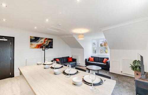 The Central 3BR Second-Floor Apartment - Photo 1