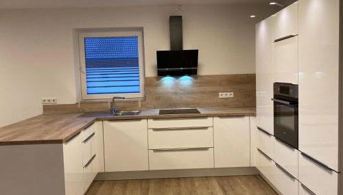 Ruhig gelegene EG-Neubauwohnung & Garten, überdachte Terrasse, Insektenschutz, Fußbodenheizung, EBK für max 7 Personen - Foto 3