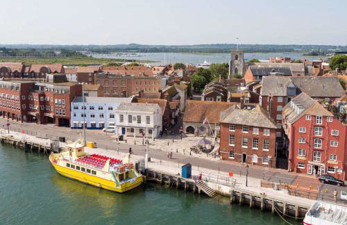 Spinnaker House-with Tesla Electric Charging Point - Foto 11