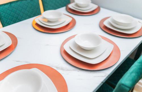 TWO town homes! 6 Bedrooms, 2 King beds, Walk to Eats - Foto 47