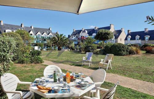 LocaLise - Maison E2 au Guilvinec - A 20m de la mer avec jardin et piscine - Tout à pied, plage, port, centre commerces, marché - Wifi inclus - Vue mer de la chambre - Animaux bienvenus - Linge de lit inclus - Foto 23