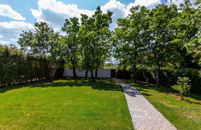 Peaceful Murvica Villa Pool, Garden, and Modern Comfort - Photo 25