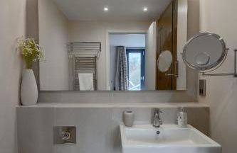 Modern, fully furnished apartment with ensuite, private balcony and elevator in Notting Hill - Foto 10