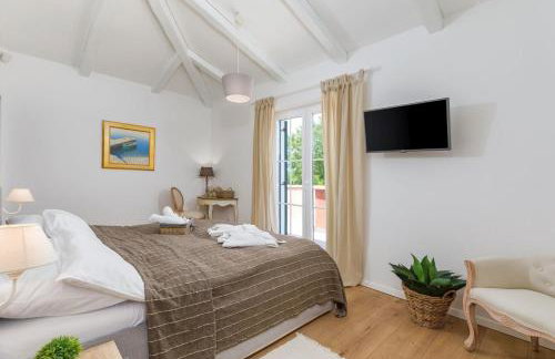 Villa Village by Villsy - with heated pool, spa, private tennis court, golf court, basketball court and playroom - Photo 33