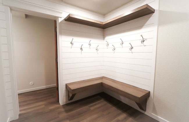 New Downtown Luxury Hideaway Skiing - Photo 27