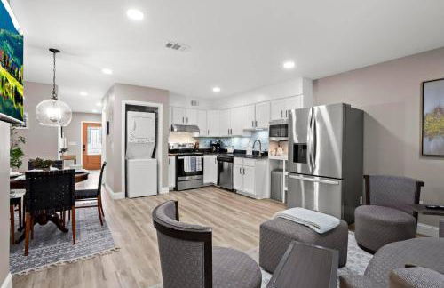 Stylishly Restored Townhome - Convenient access - Foto 14