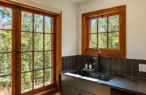 Mountain Cabin with Hot Tub, Scenic Views, Fire Pit, by Forest & Peak Retreats - Foto 16