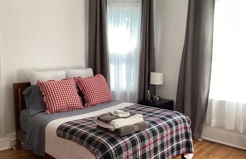 Boston Studio Apartment with Parking, next to Train or Buses, good Neighborhood - Foto 31