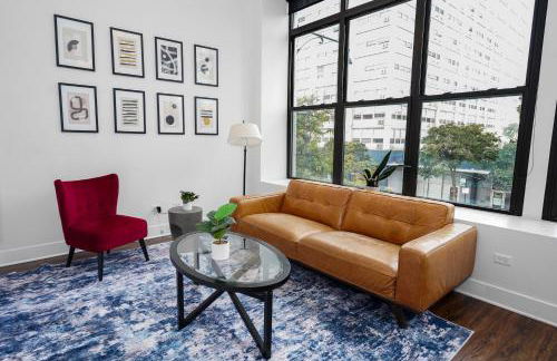 City Views and Convenient 3BR Suite for Group of 8 Guests Near McCormick, Shedd Aquarium, Museum Campus & Navy Pier - Foto 1