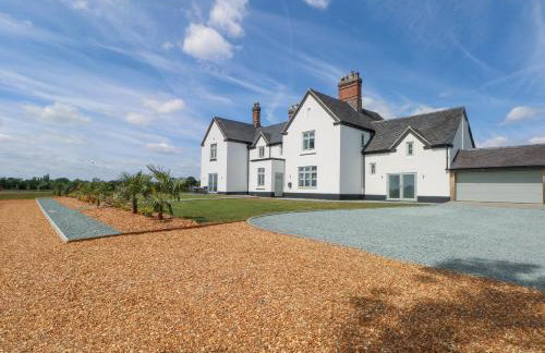 Meadow Manor And Spa - Photo 1