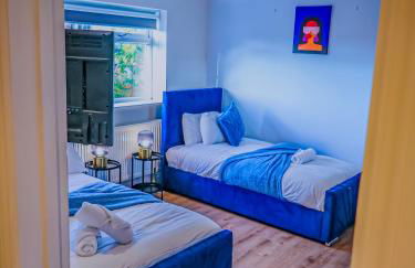Deja Blue Luxury 3BR Home By AltoLuxoExperience Short Lets & Serviced Accommodation With Free Wifi & Parking - Foto 2