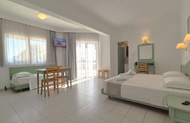 Andromeda Hotel Apartments - Photo 16