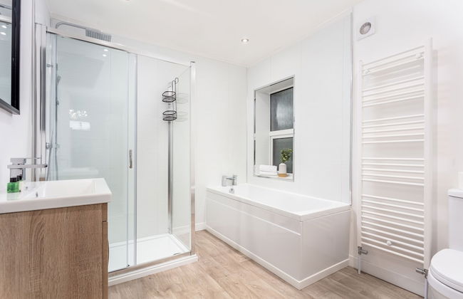 Cuthbert House - Donnini Apartments - Photo 17