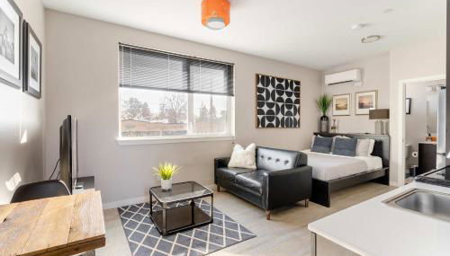 Stay Portland - Modern Portland Studio - Food Carts & Local Shops - Photo 3