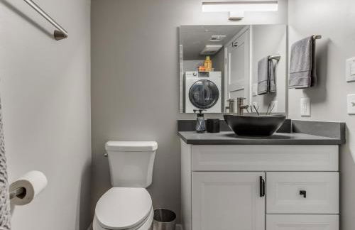 Quiet Modern Heavenly Paradise Love and Balcony Near Lake, Mall, Food, Entertainment! - Foto 8