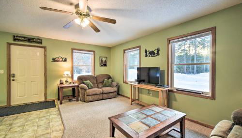 Wooded Danbury Cabin with Grill and Fire Pit! - Foto 4