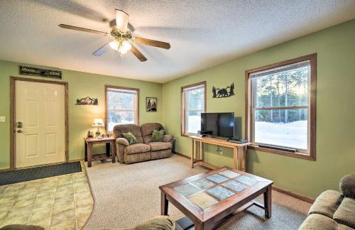 Wooded Danbury Cabin with Grill and Fire Pit! - Foto 4