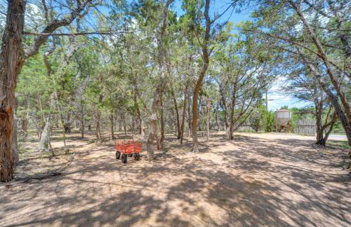 Horse Thief Inn Cabin Retreat with Deck and Hot Tub! - Foto 34