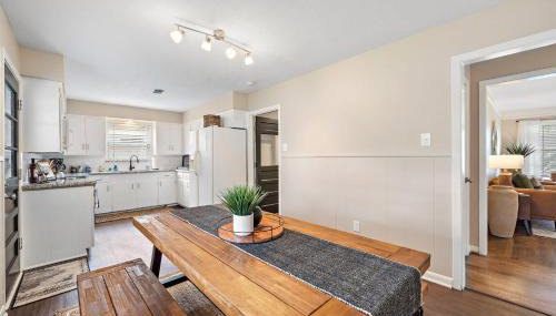 with Arcade and Covered Patio Sleep 9 in this 4 Bedroom 2 Bath Home 5 star host Deer Park TX - Foto 4