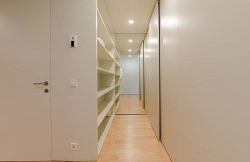 Grand Villa w/ Pool, Garden & Garage by HostWise - Foto 73