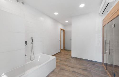 Grosse Luxus-Villa fur 12 Personen mit Pool, Jachuzzi und Meeresnähe - Foto 18