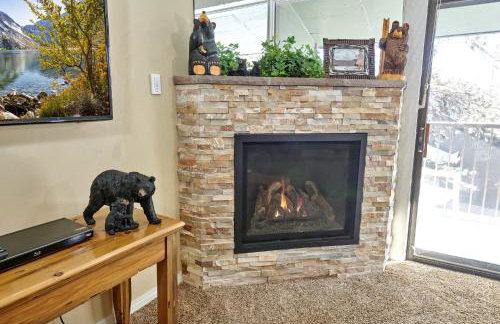 St Anton Wooded View 2-Bedroom Condos with Ski Lockers - Foto 13