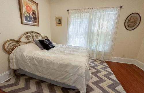 Adorable 1920s home near UF stadium sleeps 10 - Foto 7