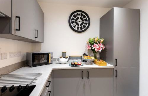 #57 Central Taunton 2BR APT - Sleeps 6 - 5 mins to Taunton Player Ready 2 - "Perfect For Contractors and Families - Free Parking" - Foto 15