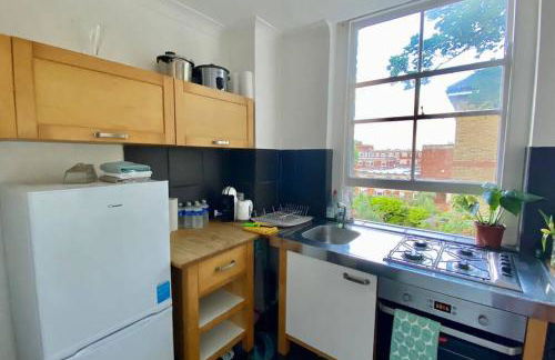 2 Bedroom Flat in Camberwell Green - Central Location with excellent connections to tourist attractions and main London airports - Photo 18