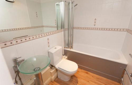 Lace Market Apartments - City Centre - 4 Beds Apartment with 2 Bathrooms and full Kitchen in George Street - close to Victoria Centre Shopping Centre - Parking for Cars & Vans from Five Pounds a Day - Sunday 1pm Check-out - Foto 51