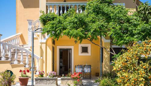 Traditional Rustic Maisonette and House by Konnect - Photo 3, Garden, Garden view