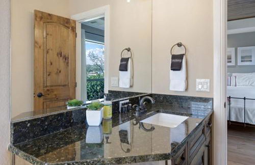 Waterfront House on Lake LBJ Cove and Concierge Services - Foto 30