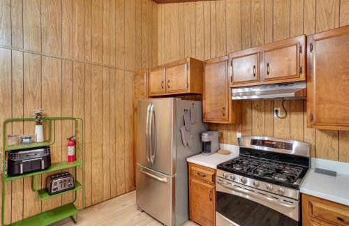 Crestline Cabin Mountain Views and Fire Pit! - Foto 7