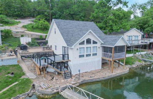 Beautiful Lake Front Home with Private Dock In Lick Branch Cove - Foto 32