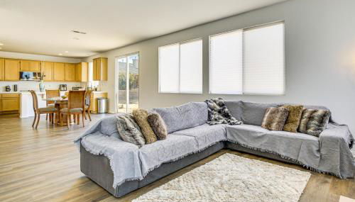 Pool Table and Charcoal Grill Home in Victorville! - Foto 5