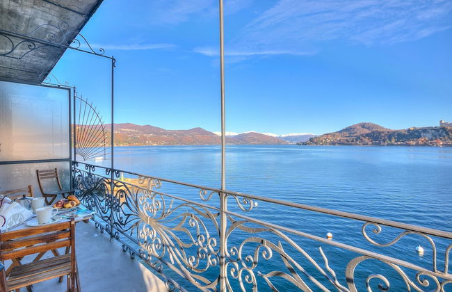 Lago Magico Pied Dans L Eau - Foto 1