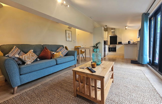 Lilys Cottage - Sleeps 2 - Pet Friendly - Photo 4