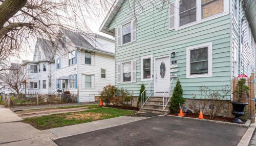 The Gold Room near downtown trains fast wifi - Photo 5