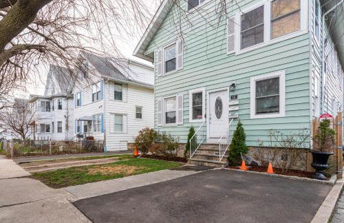 The Gold Room near downtown trains fast wifi - Photo 5