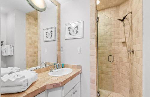 Carillon Beach condo with WiFi balcony pool and beach access - Foto 21