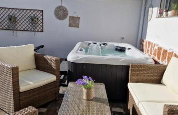 Stergios Suite with Private Jacuzzi - Photo 29