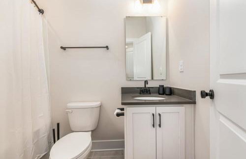 Spacious 4BR Near UNC Charlotte & Major Venues - Foto 33