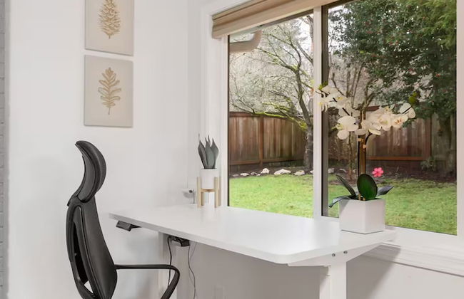 Comfortable Kirkland Home for Family & Remote Work - Photo 32