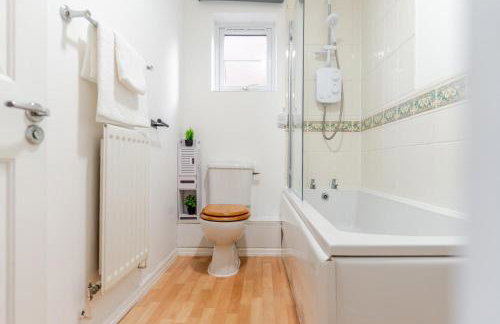 Modern Three Bedroom House Free parking wifi - Foto 3