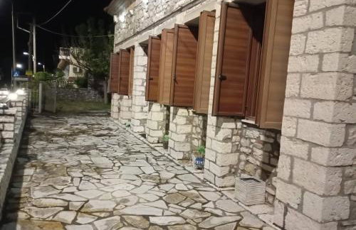 Αρχωντικα στην Τρiχονιδα - Foto 23