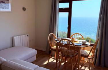 Cliff top chalet with stunning ocean views - Photo 15