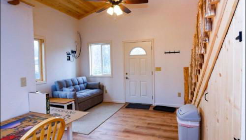 King Salmon Suite, Cabin 4 at Lower Kenai Lodge - Photo 2