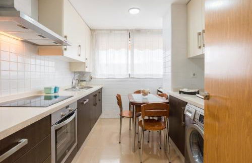 Keywise Perfect location next to María Zambrano STATION, central , beach ,pool and free Parking - Foto 5