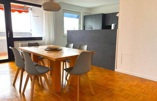 stylische 110m2 Wohnung in Top Lage mit Balkon und 2 Schlafzimmern für bis zu 6 Personen sowie kostenloser Parkgarage max 1,65m Höhe und 1,8m Breite - Foto 6